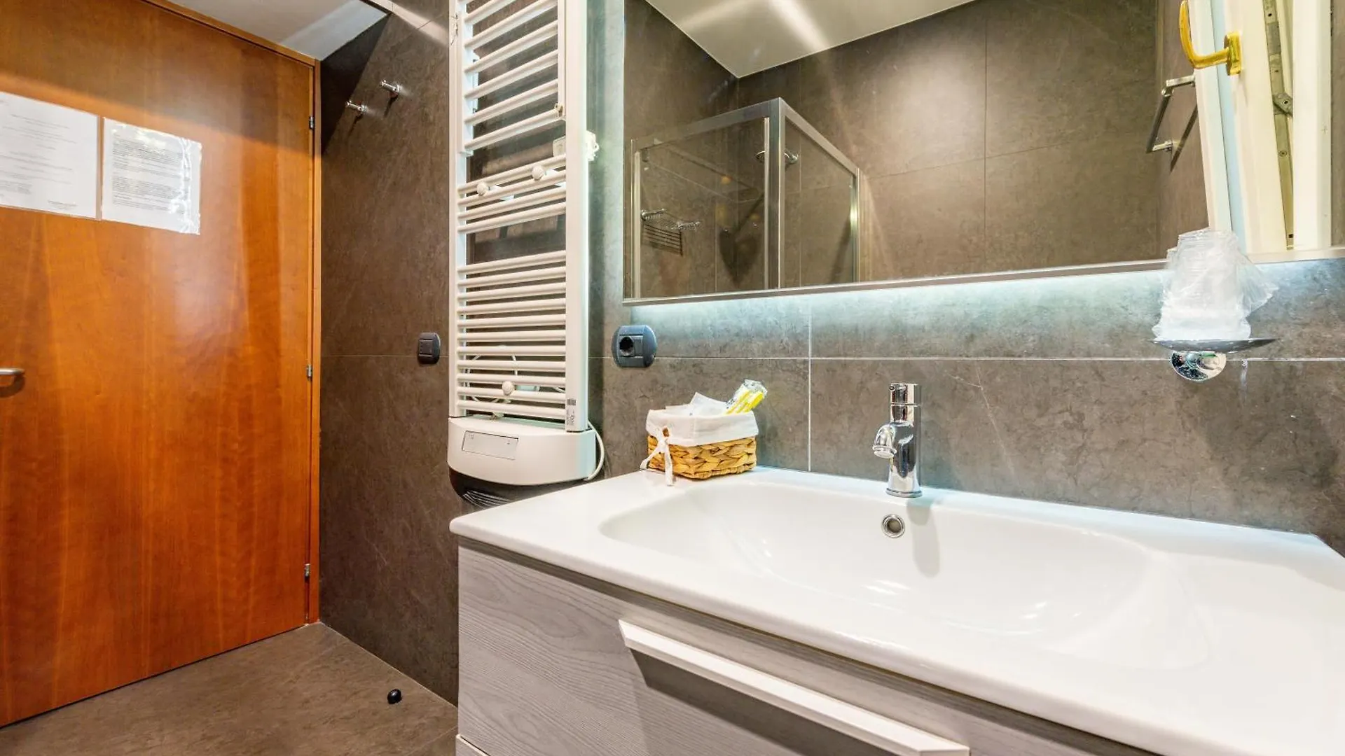 Affittacamere Hotel Andenis Tiber House Roma
